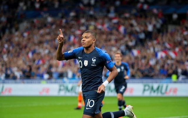 Kylian Mbappé nadal będzie nosił koszulkę nr 10